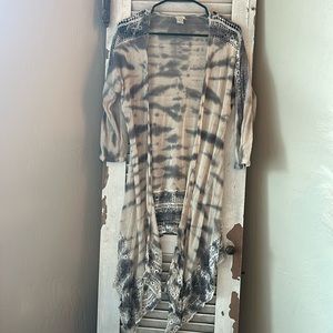 Gimmicks by BKE Tye dye kimono